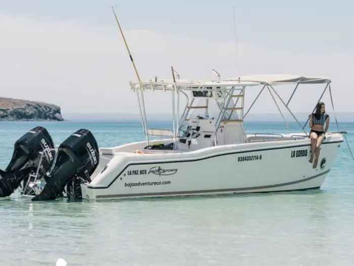 Embarcacion Prokat en el mar
